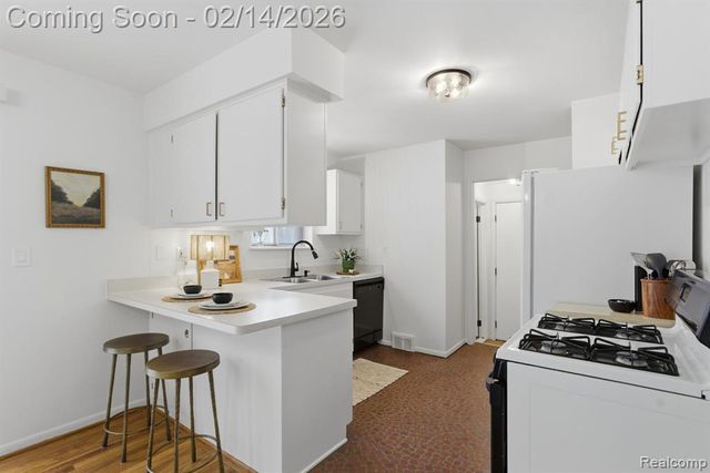 30241 Stockton Avenue, Farmington Hills, MI 48336