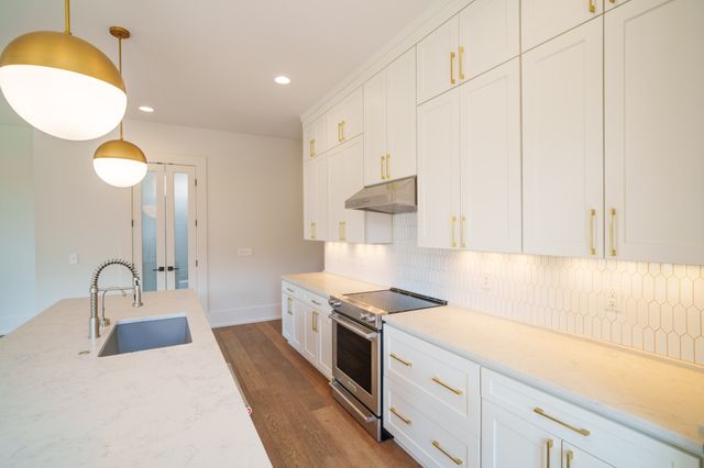 725 Park Cir, Nashville, TN 37205