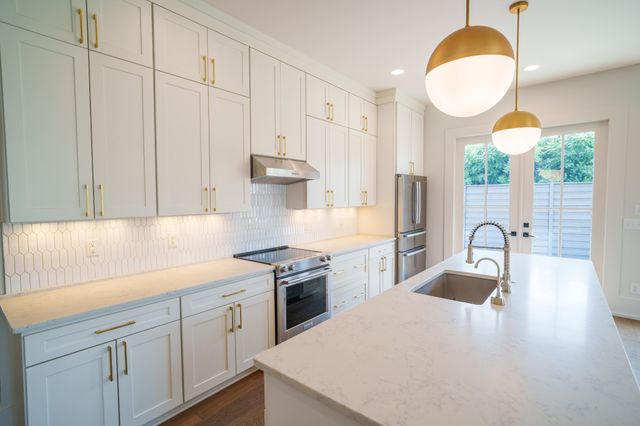 725 Park Cir, Nashville, TN 37205