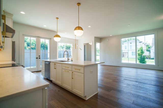 725 Park Cir, Nashville, TN 37205