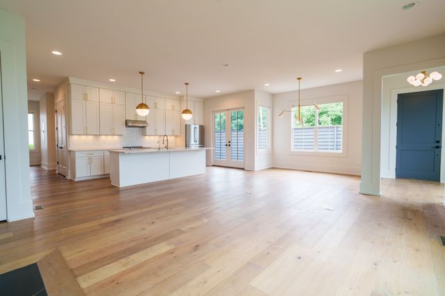 725 Park Cir, Nashville, TN 37205