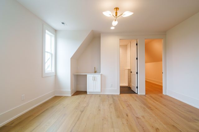 725 Park Cir, Nashville, TN 37205