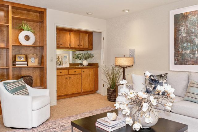 18 Covered Bridge Rd, Carmichael, CA 95608