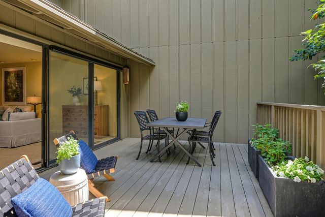 18 Covered Bridge Rd, Carmichael, CA 95608