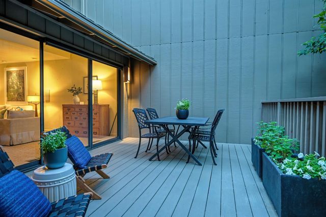 18 Covered Bridge Rd, Carmichael, CA 95608