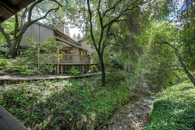 18 Covered Bridge Rd, Carmichael, CA 95608