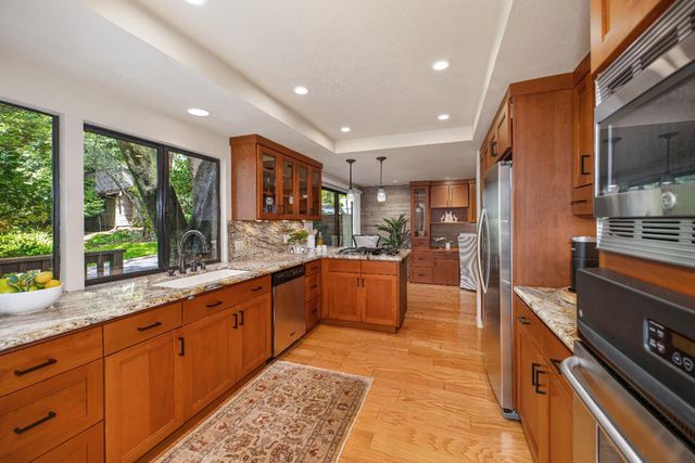 18 Covered Bridge Rd, Carmichael, CA 95608