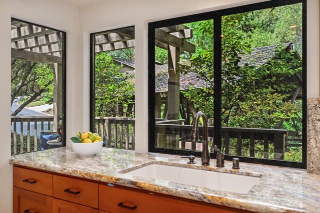 18 Covered Bridge Rd, Carmichael, CA 95608