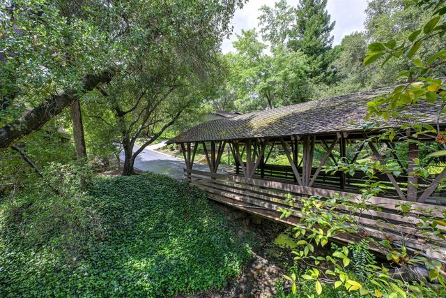 18 Covered Bridge Rd, Carmichael, CA 95608