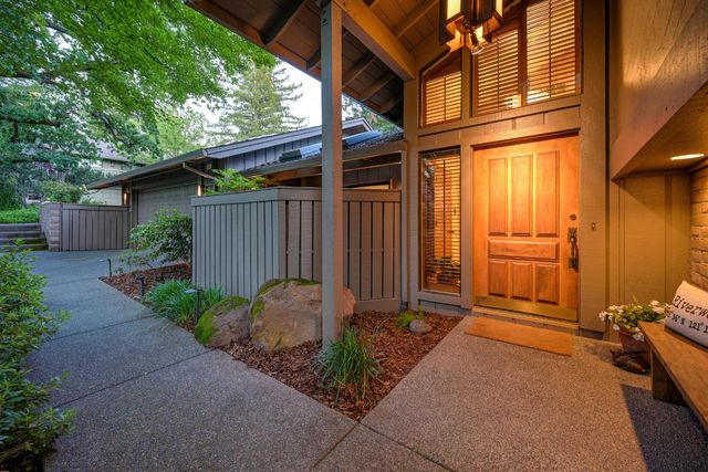 18 Covered Bridge Rd, Carmichael, CA 95608