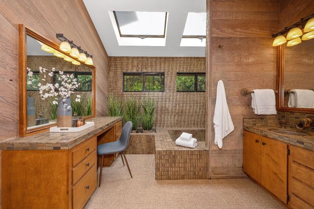 18 Covered Bridge Rd, Carmichael, CA 95608