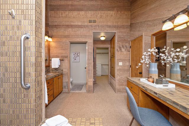 18 Covered Bridge Rd, Carmichael, CA 95608