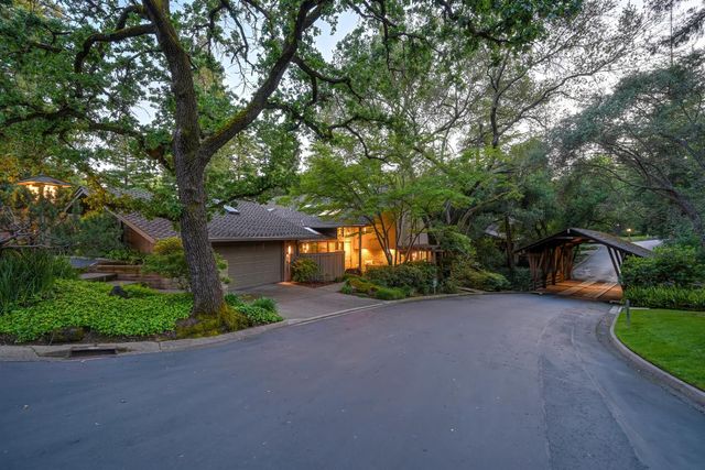 18 Covered Bridge Rd, Carmichael, CA 95608