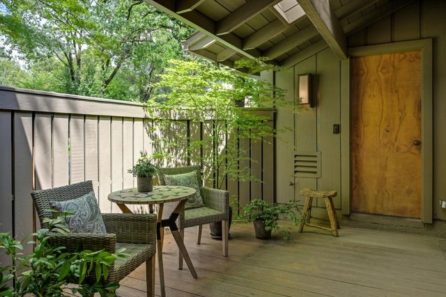 18 Covered Bridge Rd, Carmichael, CA 95608