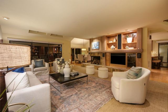 18 Covered Bridge Rd, Carmichael, CA 95608