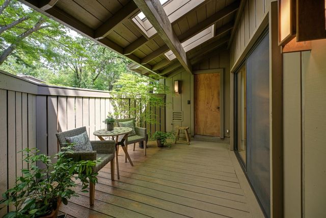 18 Covered Bridge Rd, Carmichael, CA 95608