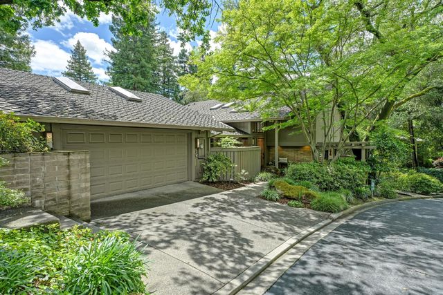 18 Covered Bridge Rd, Carmichael, CA 95608