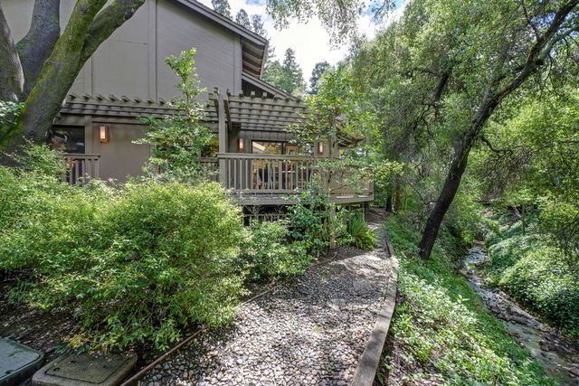 18 Covered Bridge Rd, Carmichael, CA 95608