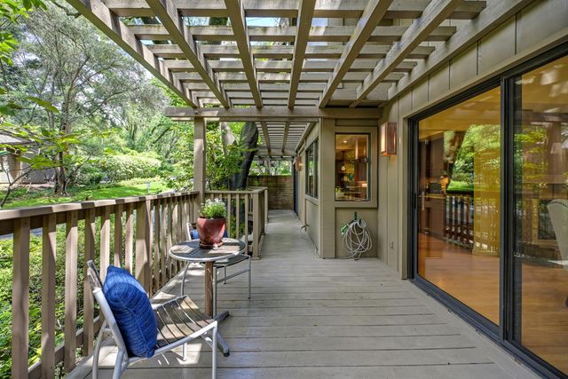 18 Covered Bridge Rd, Carmichael, CA 95608