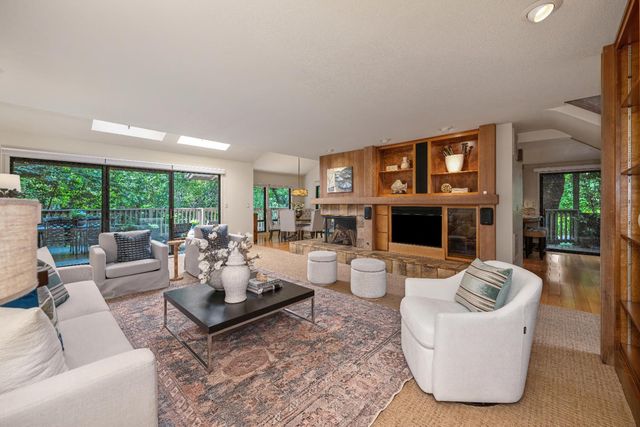 18 Covered Bridge Rd, Carmichael, CA 95608