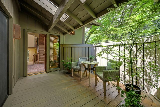 18 Covered Bridge Rd, Carmichael, CA 95608