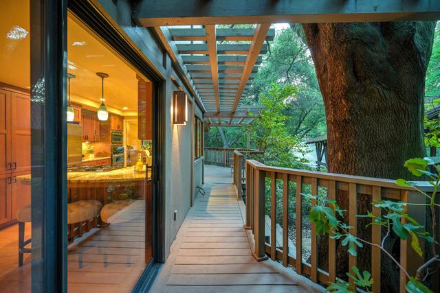 18 Covered Bridge Rd, Carmichael, CA 95608