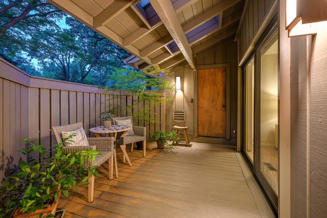 18 Covered Bridge Rd, Carmichael, CA 95608