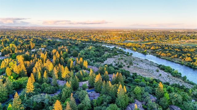 18 Covered Bridge Rd, Carmichael, CA 95608