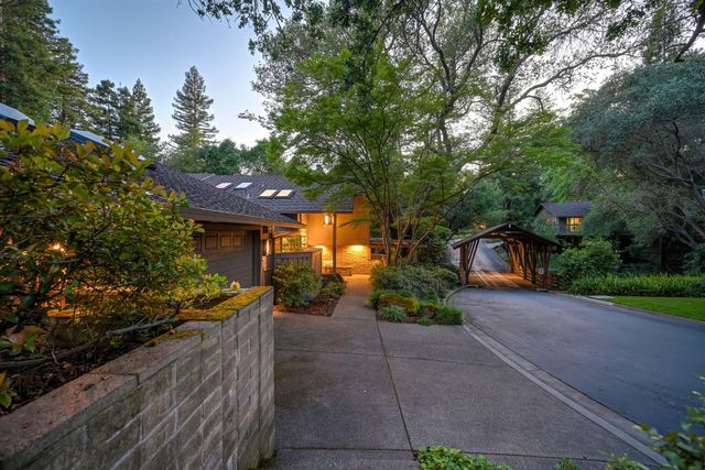 18 Covered Bridge Rd, Carmichael, CA 95608