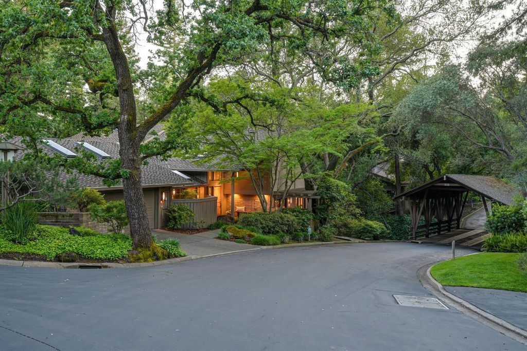 18 Covered Bridge Rd, Carmichael, CA 95608