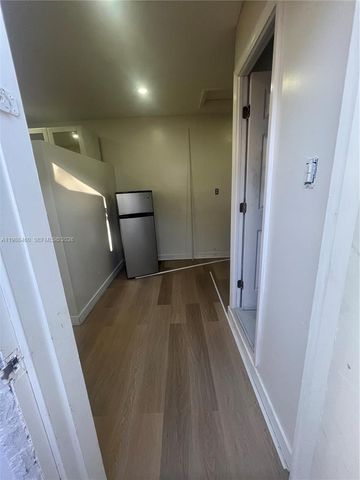 8480 NW 14th St 1, Pembroke Pines, FL 33024