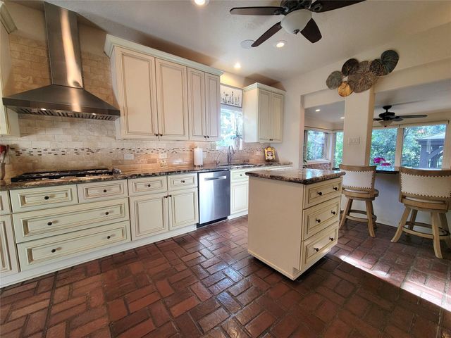 709 Palmer Drive, Conroe, TX 77302