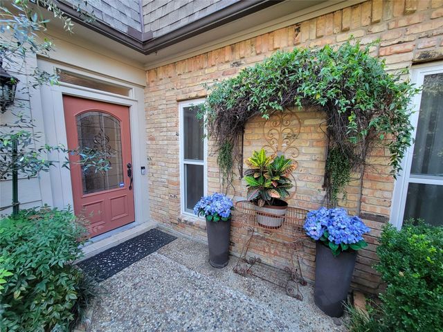 709 Palmer Drive, Conroe, TX 77302