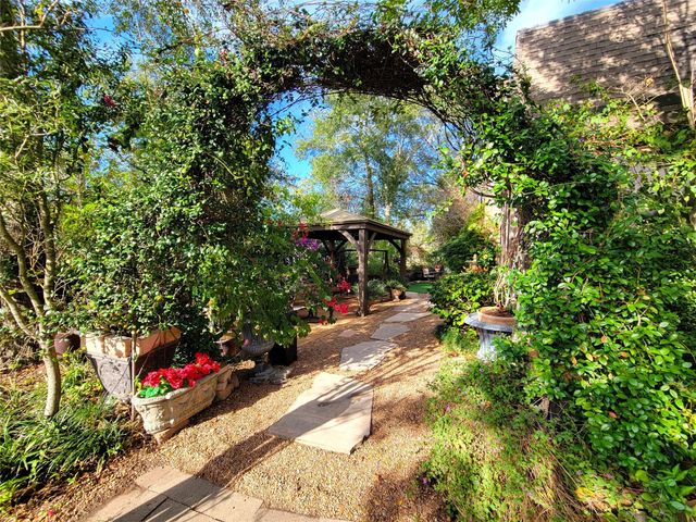 709 Palmer Drive, Conroe, TX 77302