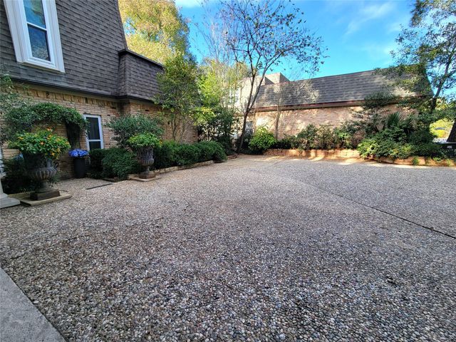 709 Palmer Drive, Conroe, TX 77302