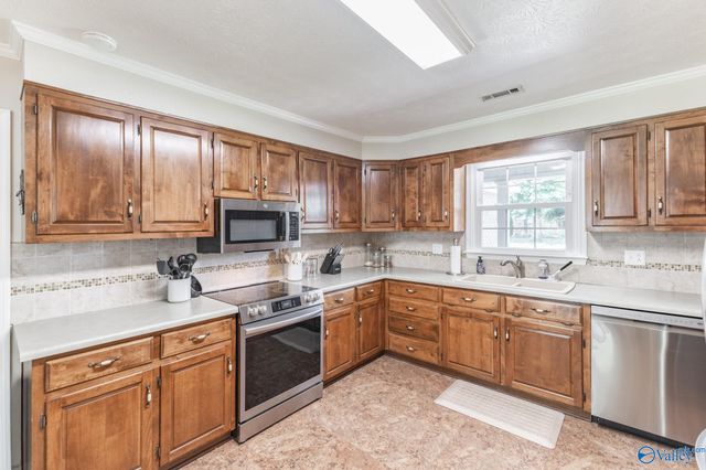 2003 Lancaster Avenue, Decatur, AL 35603