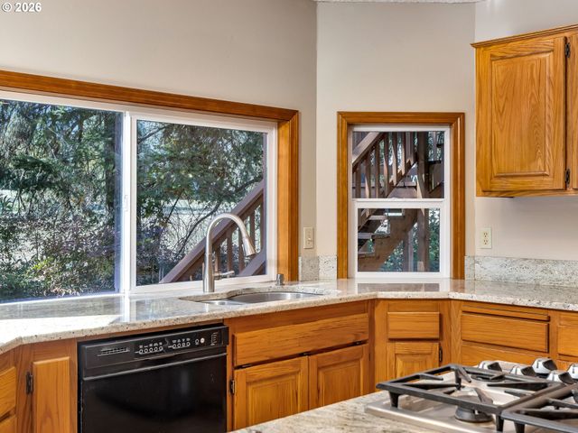 8445 Sw MAVERICK Pl, Beaverton, OR 97008