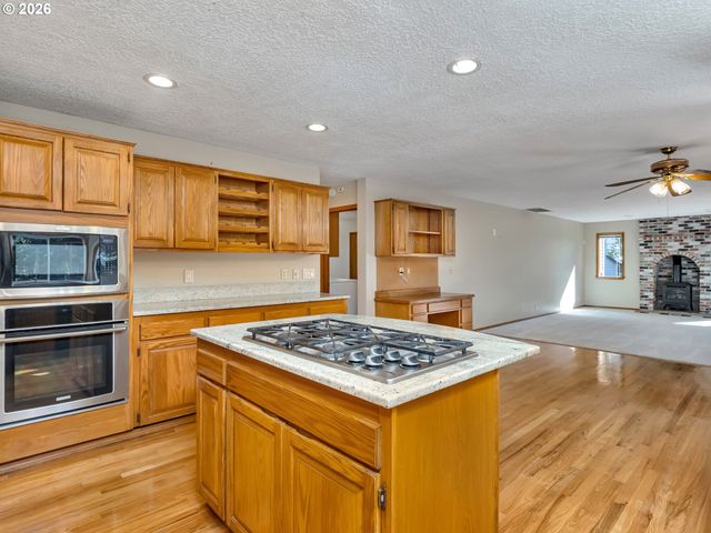 8445 Sw MAVERICK Pl, Beaverton, OR 97008