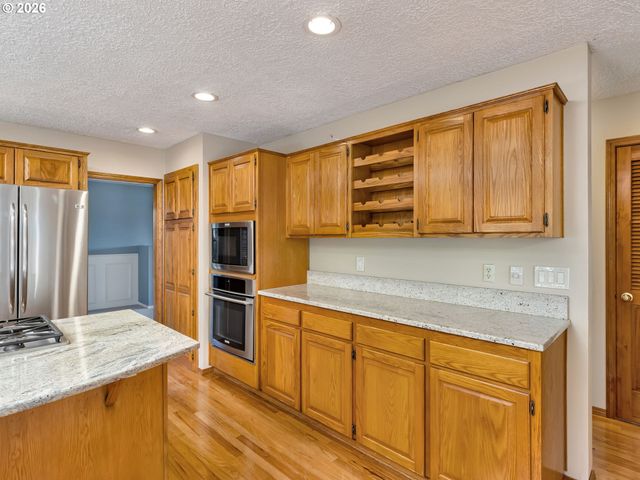 8445 Sw MAVERICK Pl, Beaverton, OR 97008