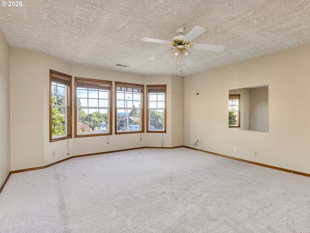 8445 Sw MAVERICK Pl, Beaverton, OR 97008
