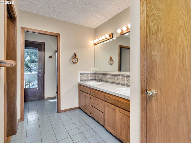 8445 Sw MAVERICK Pl, Beaverton, OR 97008