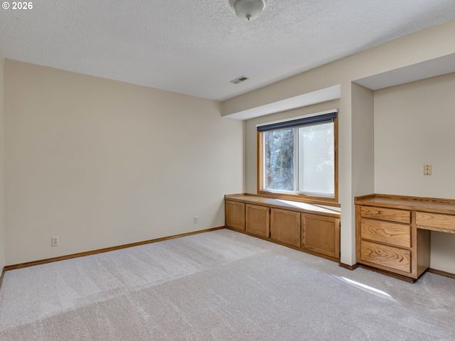 8445 Sw MAVERICK Pl, Beaverton, OR 97008
