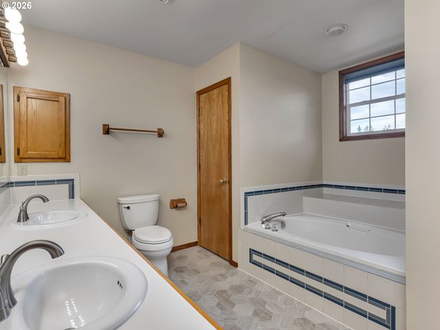 8445 Sw MAVERICK Pl, Beaverton, OR 97008