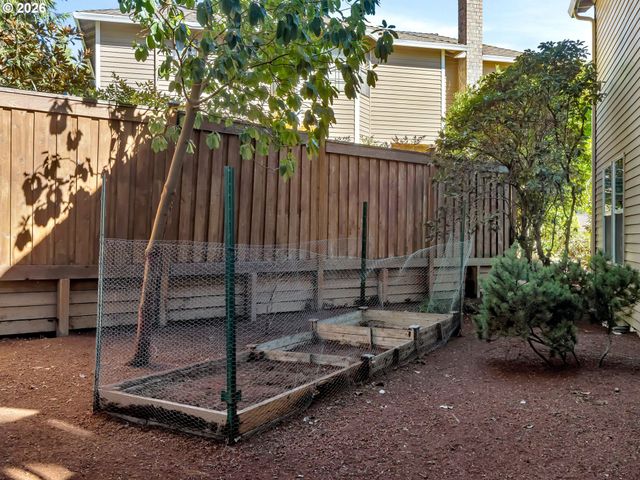 8445 Sw MAVERICK Pl, Beaverton, OR 97008