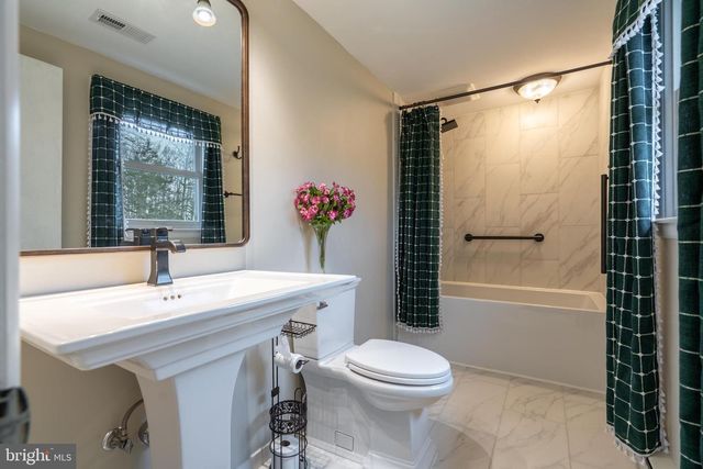 35 GRAVEL PIKE, Red Hill, PA 18076