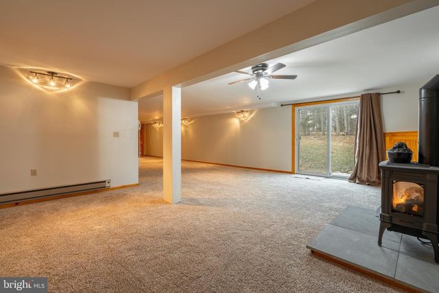 35 GRAVEL PIKE, Red Hill, PA 18076