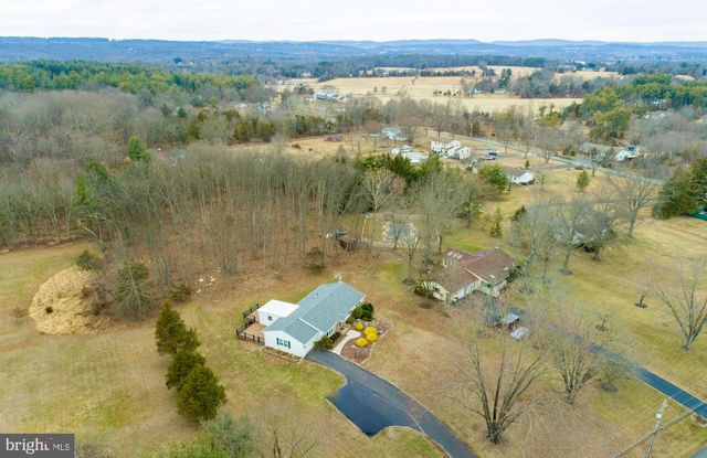 35 GRAVEL PIKE, Red Hill, PA 18076