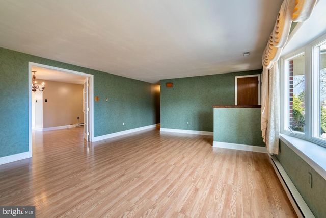 35 GRAVEL PIKE, Red Hill, PA 18076