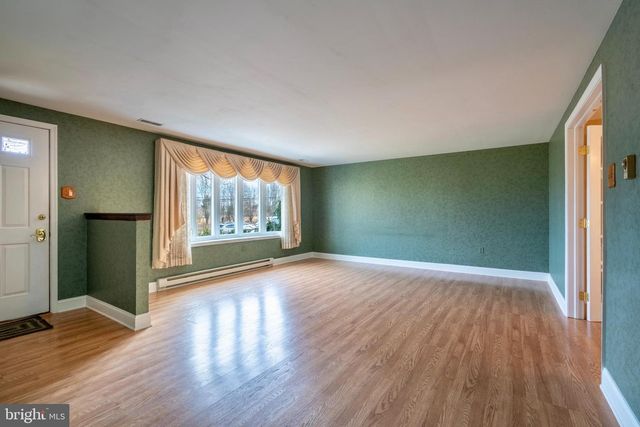 35 GRAVEL PIKE, Red Hill, PA 18076