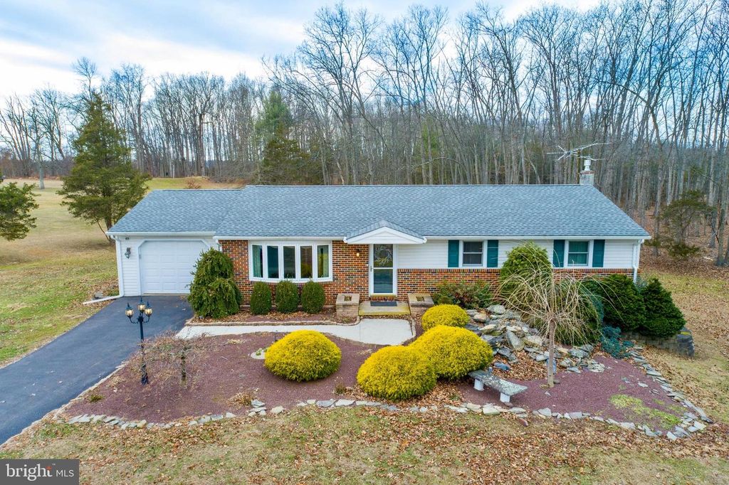 35 GRAVEL PIKE, Red Hill, PA 18076